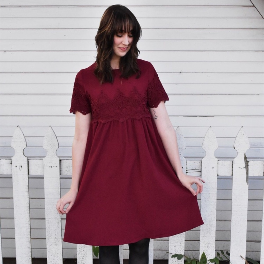 SHORT SLEEVE LACE DRESS - BURGUNDY